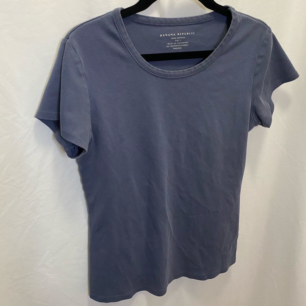 Banana Republic 100% cotton grayish blue classic basic short sleeved tee, size L